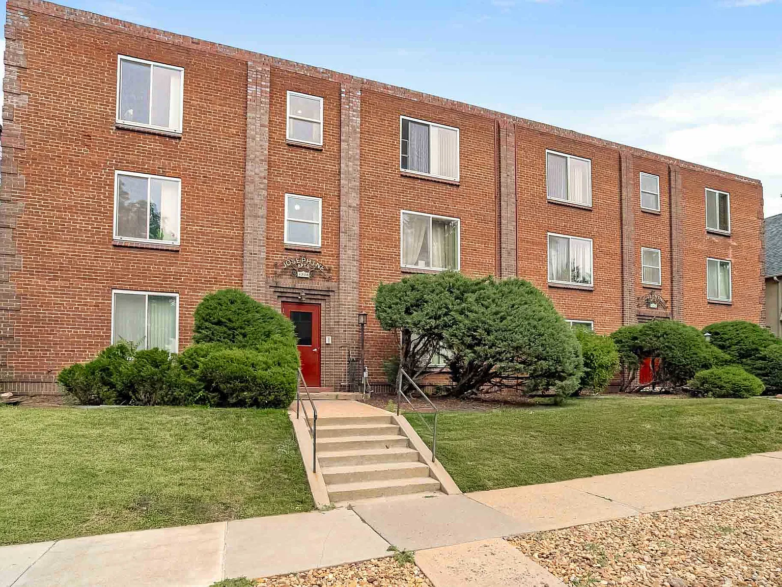 Josephine Apartments — Photo 2