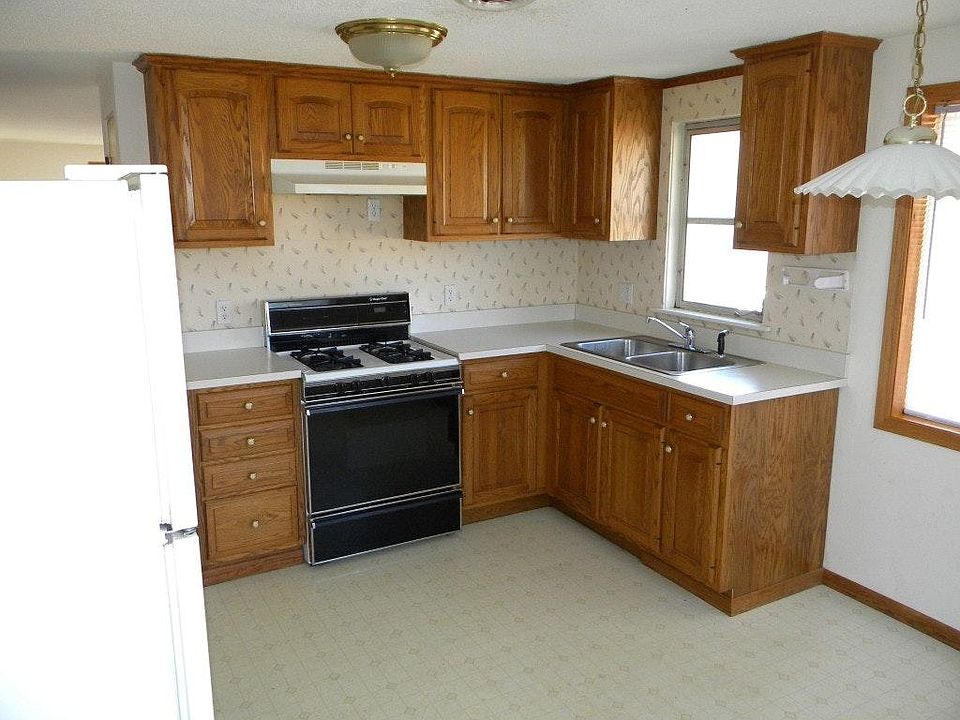 1st image of 106 E 1st St APT 2