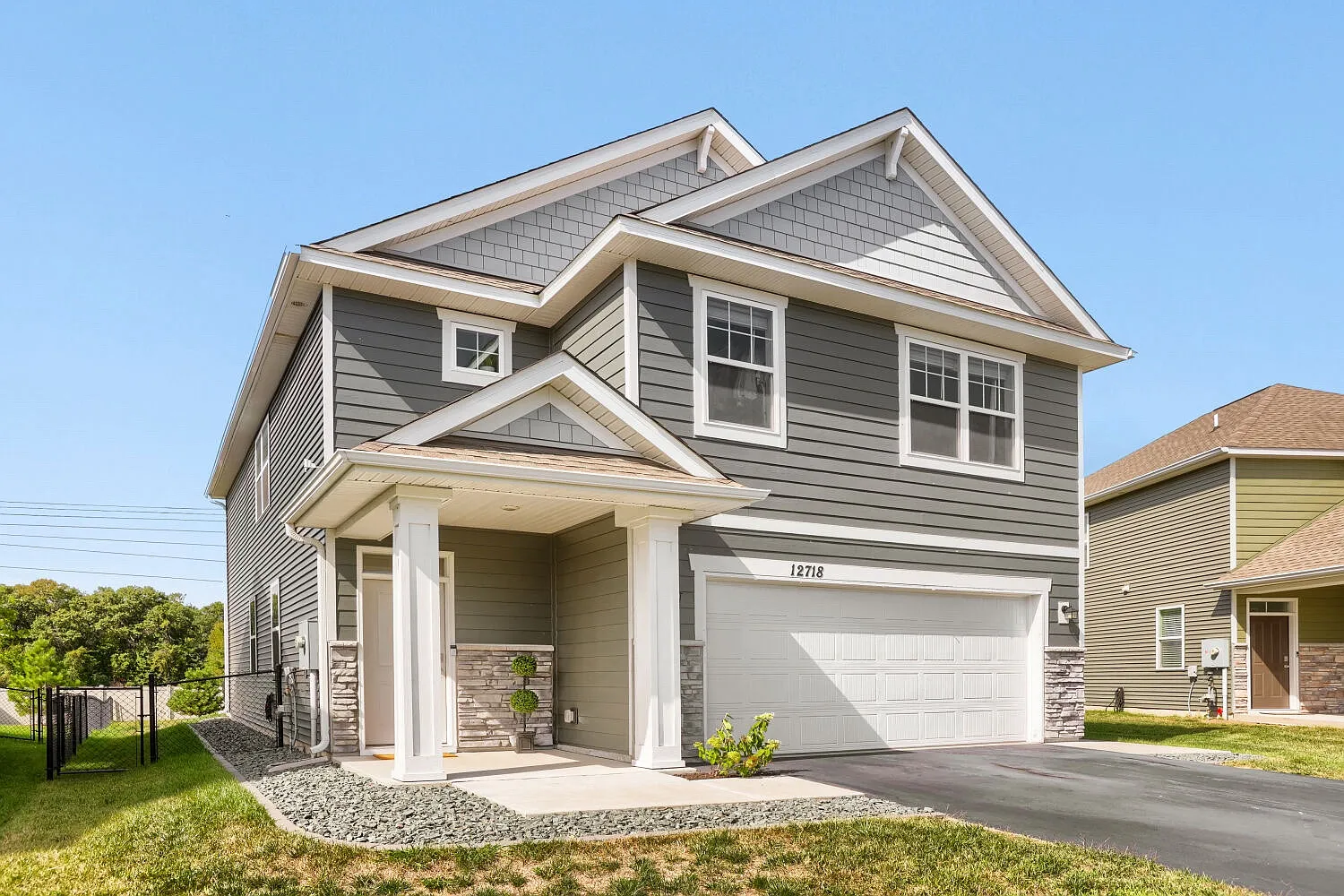 4 bed, 2.5 bath, 2179 sqft, $3,400 — Photo 1
