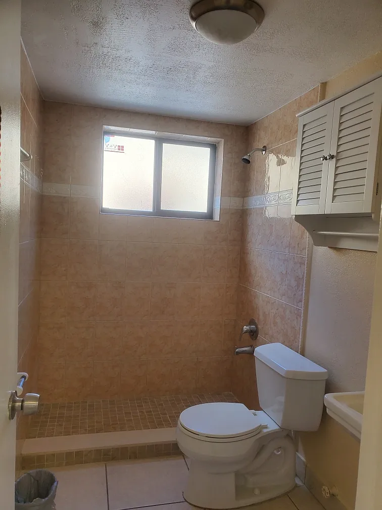 W 42nd Pl, Hialeah — Photo 1