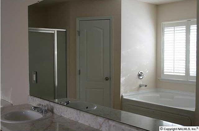 2nd image of 121 Amsterdam Pl