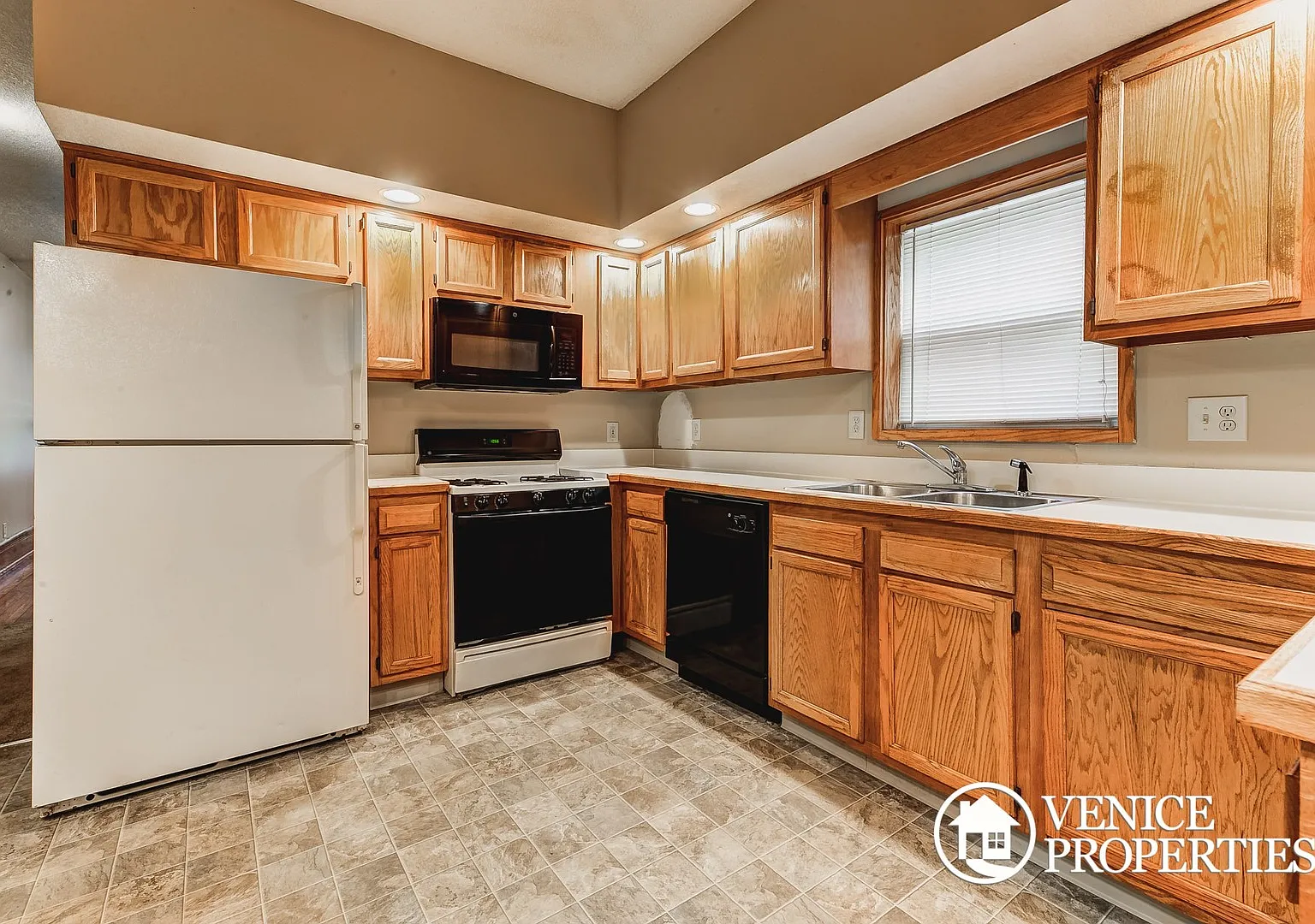 5 Bedroom on OSU Campus — Photo 4