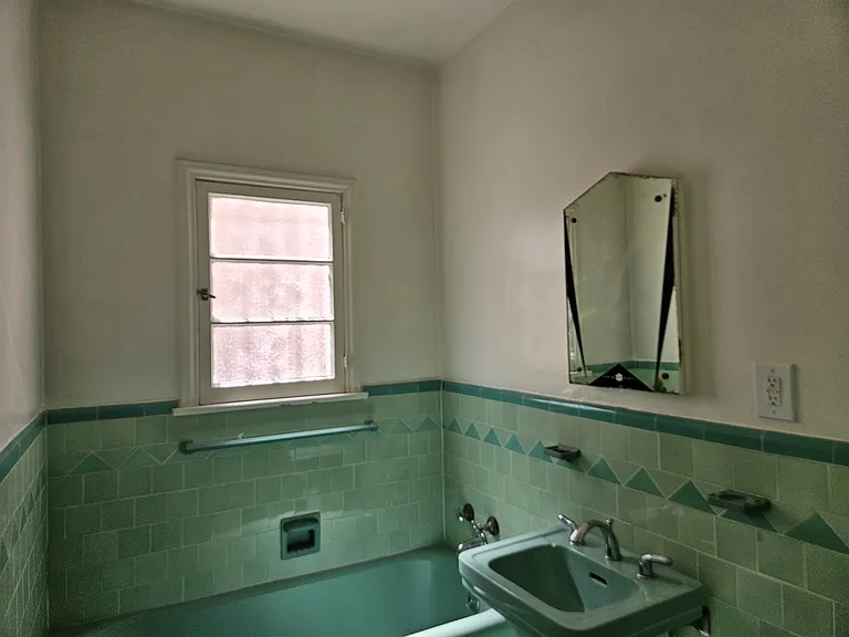 115 Sweetzer Ave — Photo 6
