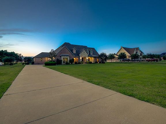 2nd image of 204 Lost Spur Ln