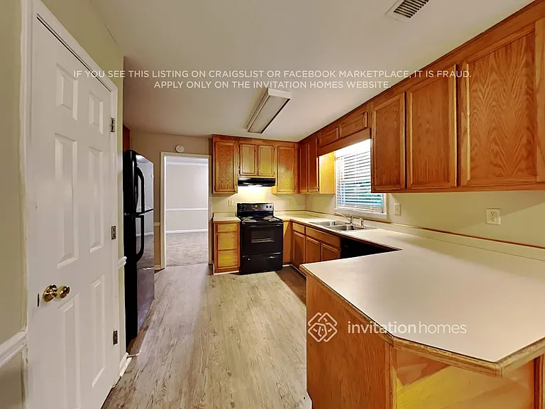 2123 Amherst Trl SE — Photo 9