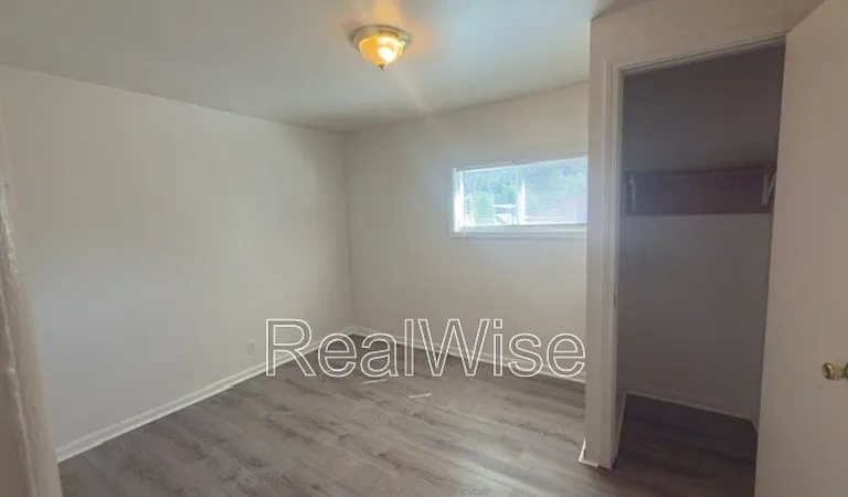 205 S Pine St — Photo 8
