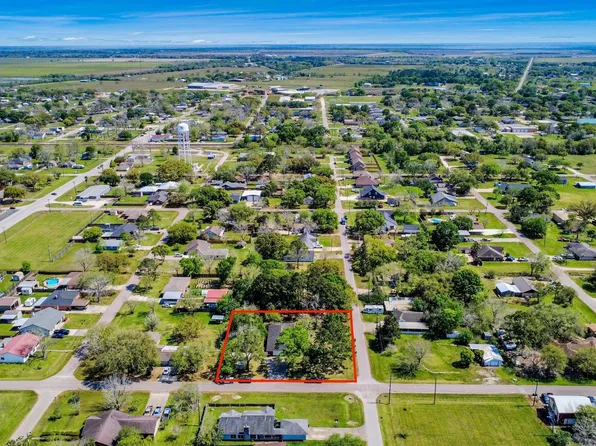 1405 Avenue G, Danbury, TX 77534