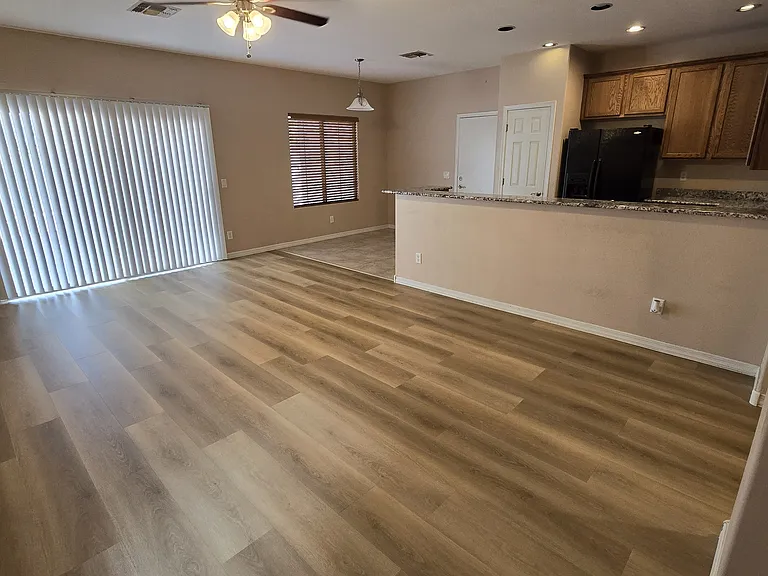 1051 S Maverick St — Photo 3