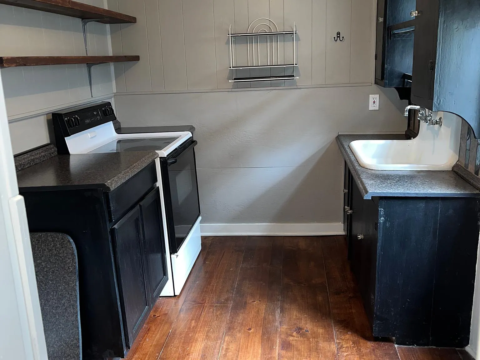 202 E 6th Ave — Photo 3