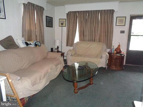 5th image of 61 Locust Grove Rd