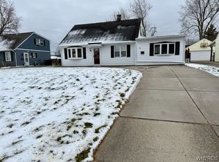 44 Elsie Ln, Grand Island, NY 14072