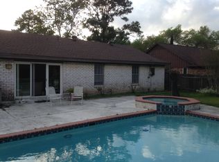 5607 Longshadow Dr, Dickinson, TX 77539