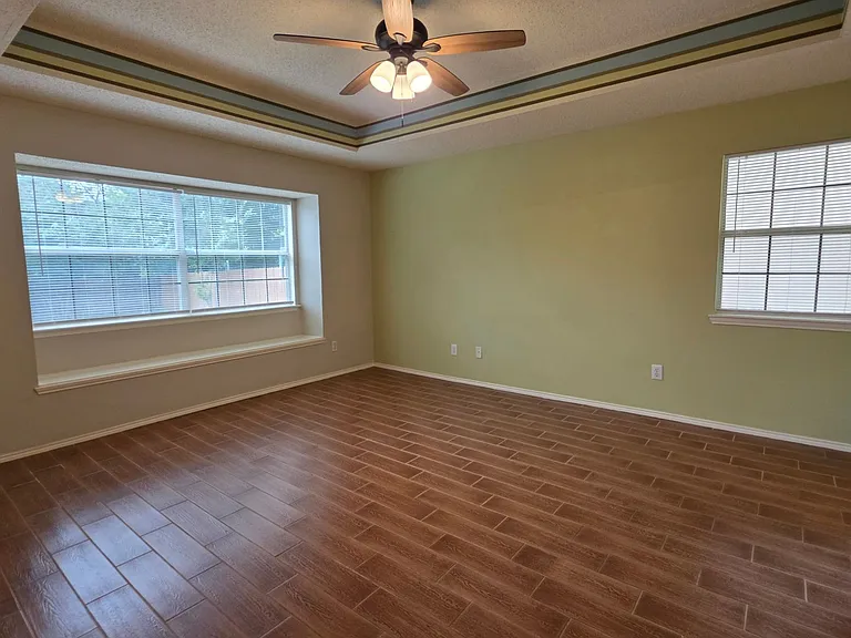 1268 Topeka Dr — Photo 15