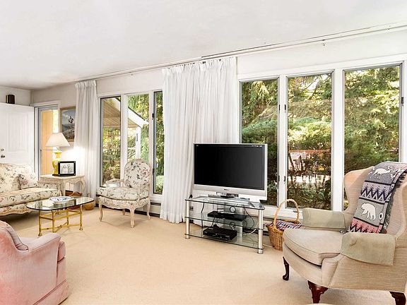 3rd image of 8 Orchard Ln