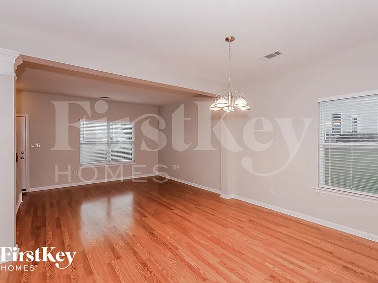 706 Perth Dr — Photo 5