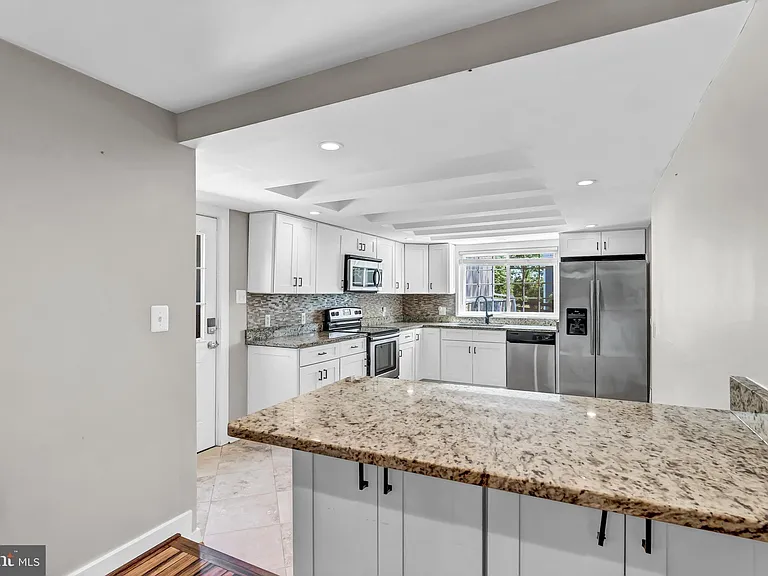 750 S 20th St — Photo 14