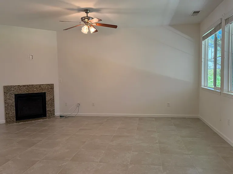 10890 Oakhaven Dr — Photo 4