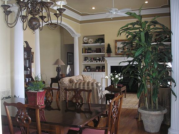 5th image of 135 Windsor Ct