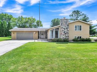 1237 Warbler Rd, Sheboygan, WI 53083