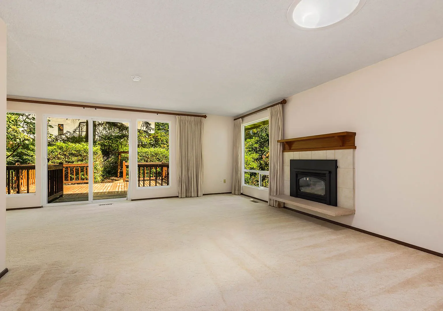 Spacious Redmond Split-Level with Dual Living Spaces — Photo 4