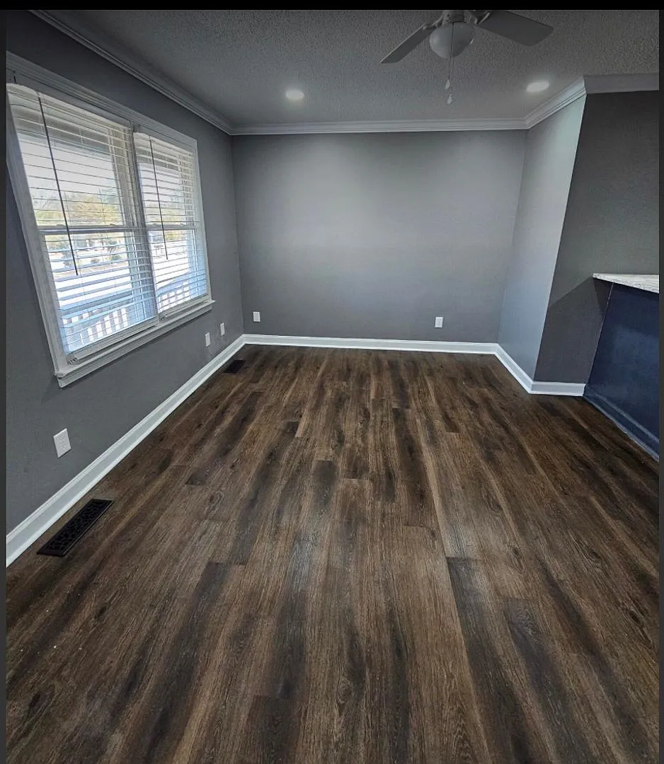 1507 Tilghman Rd — Photo 2
