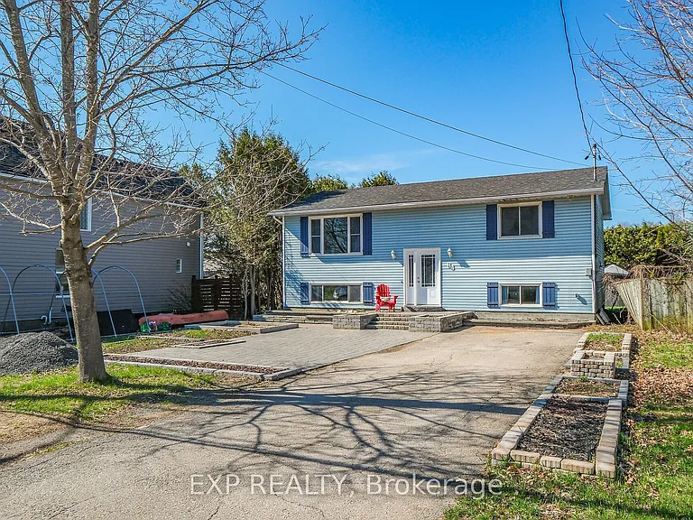 84 Martin St N — Photo 1