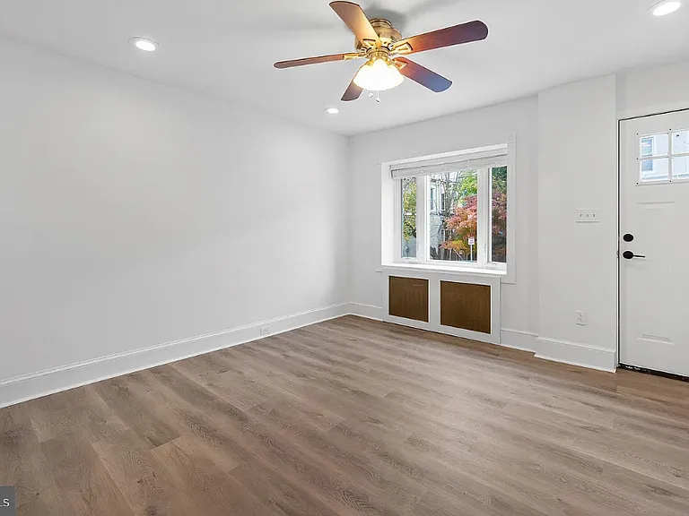 4578 Mitchell St — Photo 3