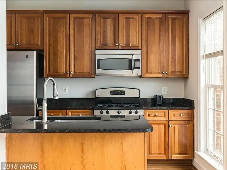 2464 Acorn Hollow Ln — Photo 3