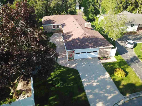 1180 Winnell Ct, Petoskey, MI 49770