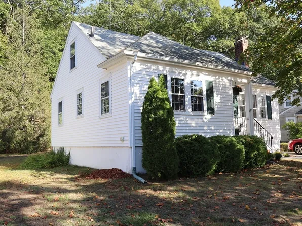 18 Crosby Rd, Wakefield, MA 01880