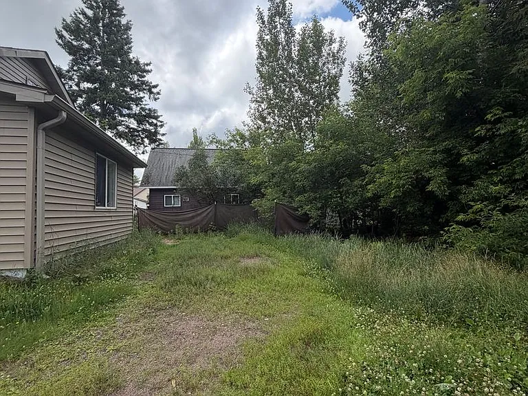 1035 Alvey St — Photo 2