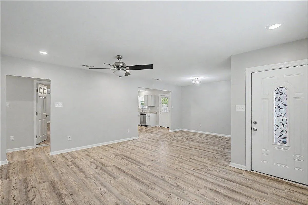 2204 Mason Dr — Photo 3