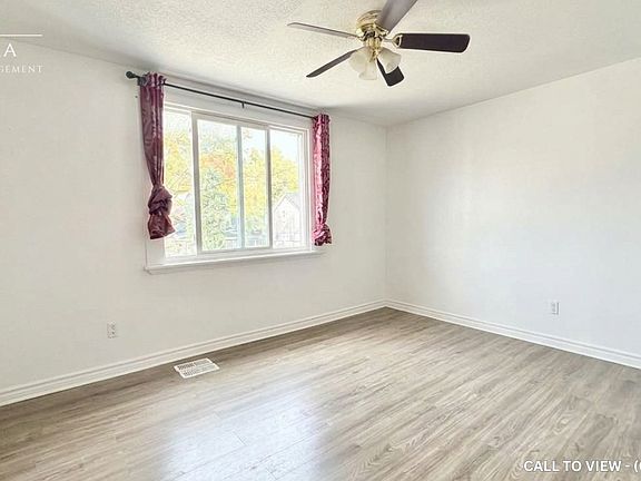4th image of 981 Hackett St #A