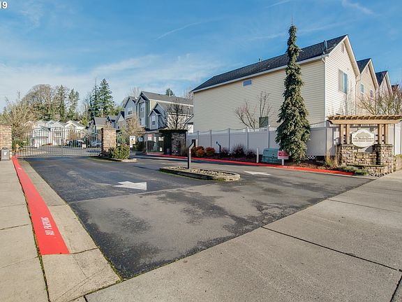 4th image of 2200 NE 140th St