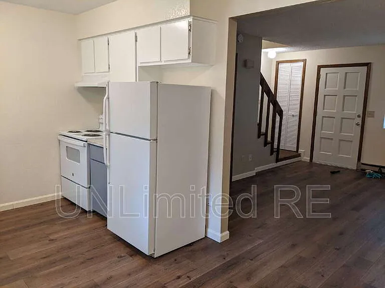 321 N Park St #C — Photo 11