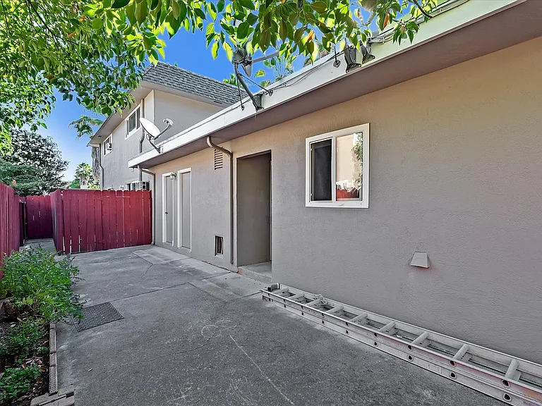 835 Palomino Dr #2 — Photo 14