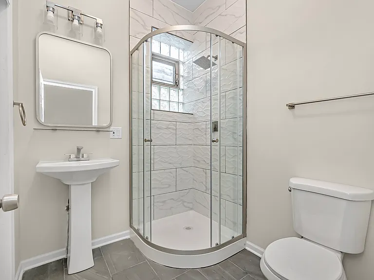 1739 W Beach Ave #2 — Photo 7