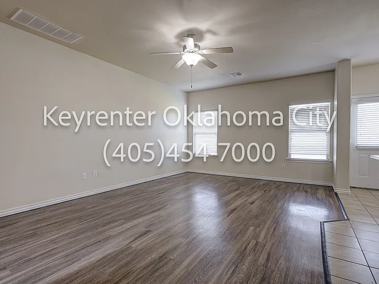 2409 Rosa Cir — Photo 8