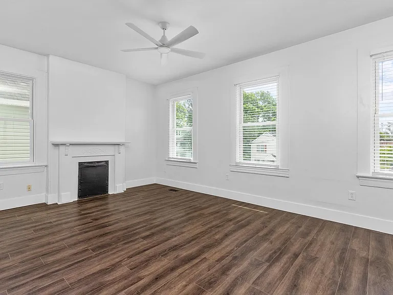 410 W 29th St — Photo 30