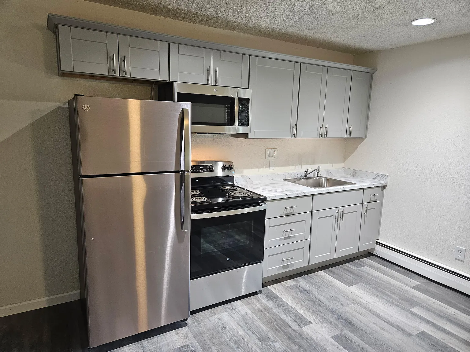 Studio, 420 sqft, $1,690 — Photo 1