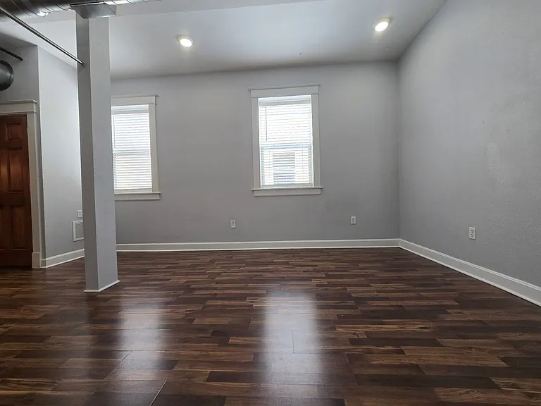302 W Commercial St #206F — Photo 7