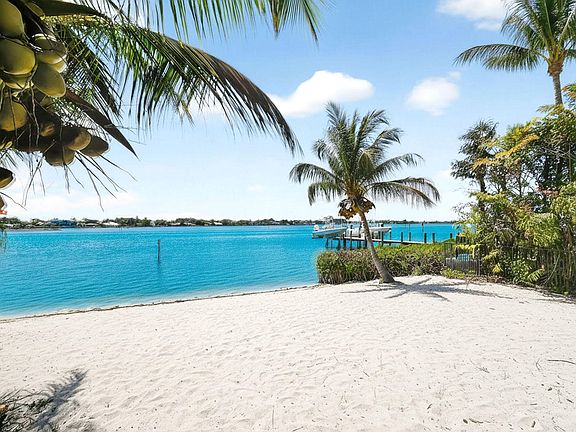 5th image of 114 W Riverside Drive