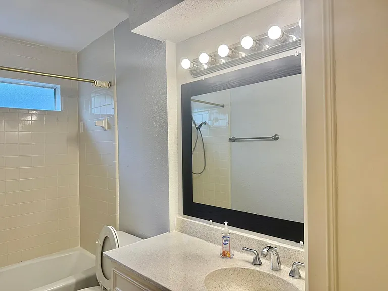 10422 Eagle Glen Dr — Photo 27