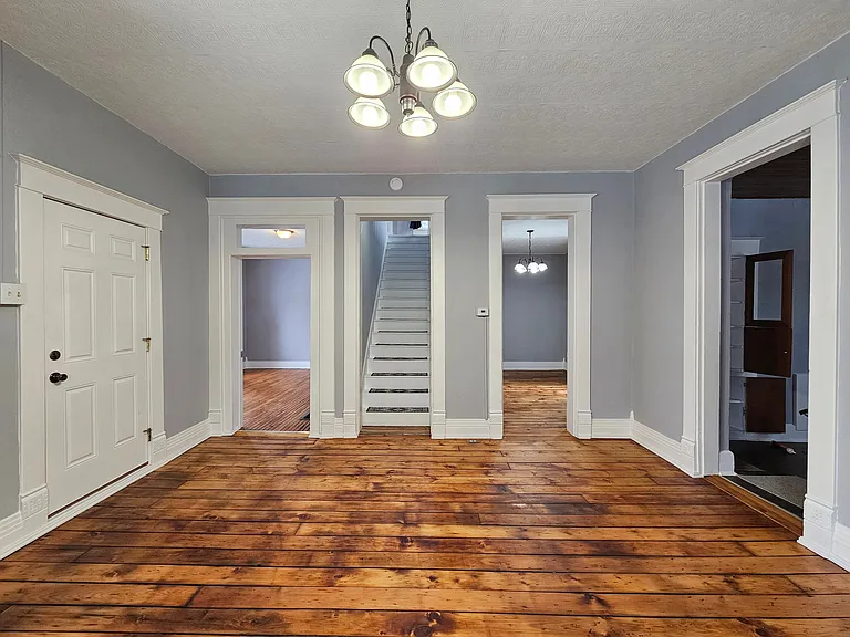 816 W Wayne St — Photo 3