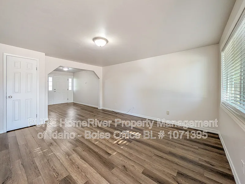 2 bed, 1.0 bath, 800 sqft, $1,300 — Photo 4