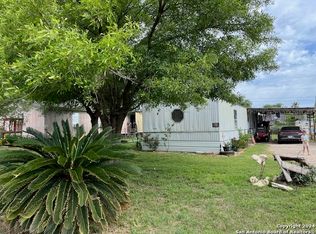 210 E Colunga St, Dilley, TX 78017