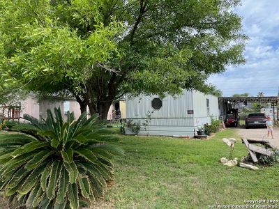 210 E Colungo St, Dilley, TX, 78017