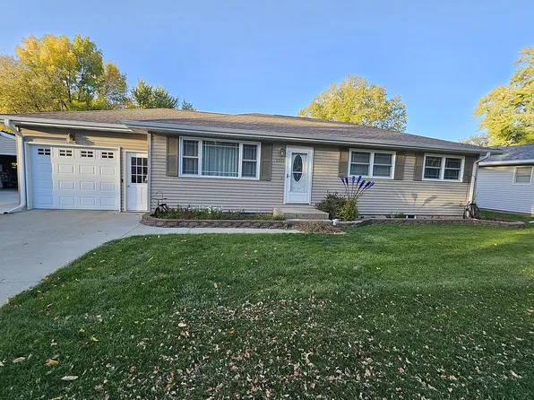 1315 E Elm St, Algona, IA 50511