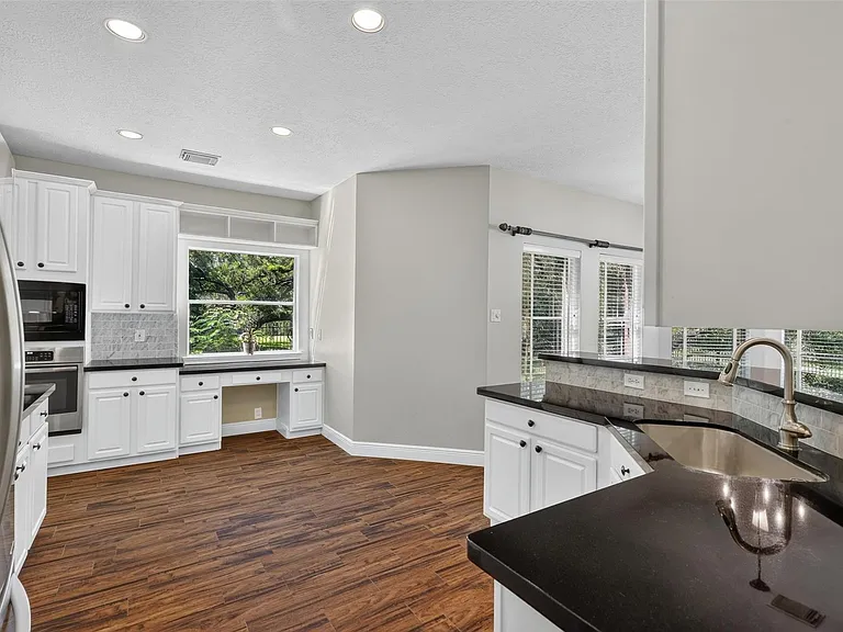 108 Oak Creek Ln — Photo 21