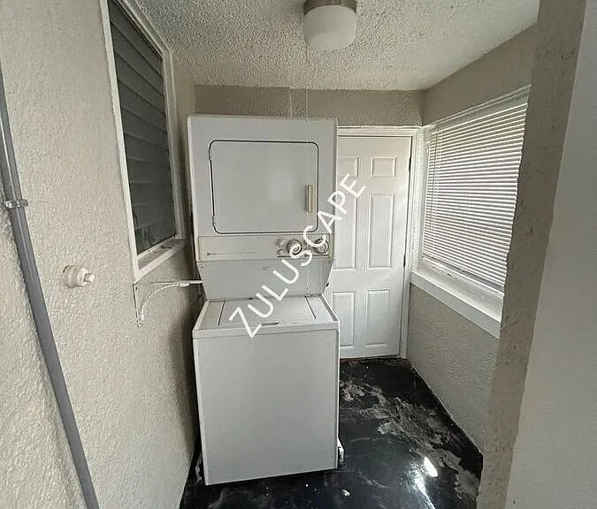 407 W Washington St — Photo 9
